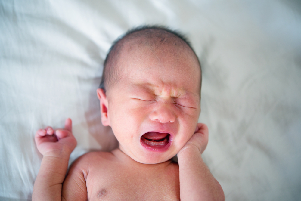 腹ばい遊び 生後1ヶ月 赤ちゃんは何カ月から腹ばいできる？腹ばいの練習方法や注意点